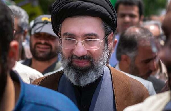 مجتبیٰ خامنہ ای: ایران کے نئے سپریم لیڈر کون ہیں؟