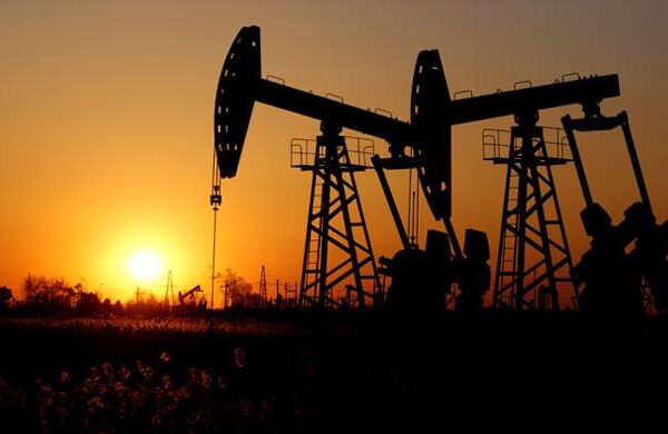 ہرمز آبنائے کے بحران کے درمیان تیل کی قیمتیں ایک بار پھر سو ڈالر کے قریب پہنچ گئیں