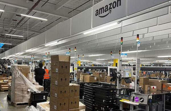 پاکستان چھوٹے کاروباروں کی برآمدات بڑھانے کے لیے ایمیزون طرز کا ڈیجیٹل مارکیٹ پلیس لانچ کرے گا