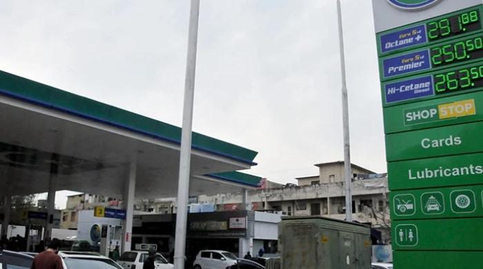 Pakistan Holds Fuel Prices Steady Amid Global Oil Surge