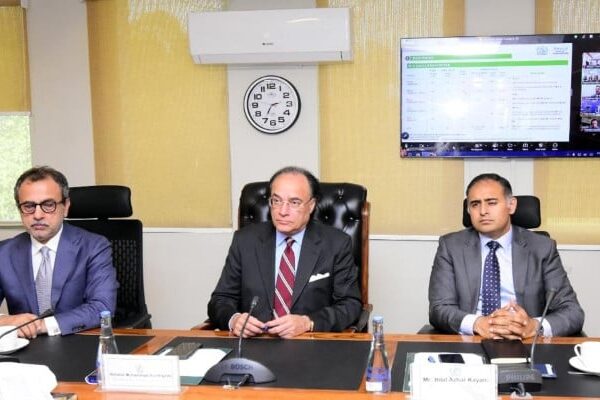 پاکستان نے مارچ اور اپریل کے لیے پیٹرول کی ترسیلات کو یقینی بنا لیا