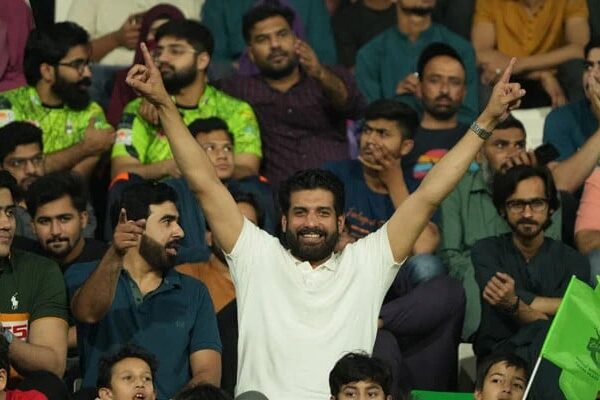 پی ایس ایل کے مالکان کی وزیراعظم سے اپیل: اسٹیڈیمز میں تماشائیوں کی واپسی کی اجازت دی جائے