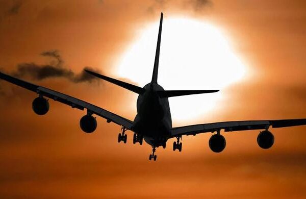 پنجاب حکومت نے سرکاری طیارے کے بارے میں غلط بیانی پر قانونی چارہ جوئی کا فیصلہ کر لیا