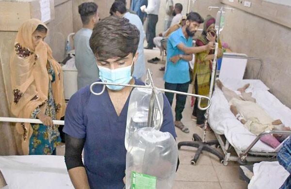 سندھ میں کینسر کے مریضوں کے لیے ایک چھت کے نیچے مکمل علاج دستیاب نہیں