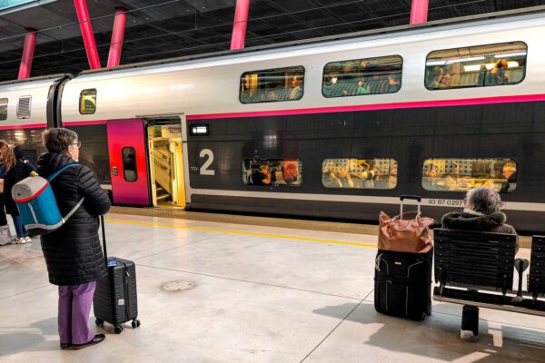 فرانسیسی ریلوے کا بڑا فیصلہ: اب TGV کے تمام ٹکٹ 6 ماہ پہلے سے بک کروائیں