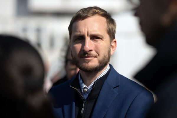 ٹولوز میں انتخابی کشیدگی: یادگاری تقریب میں بائیں بازو کے امیدواروں کی للکار