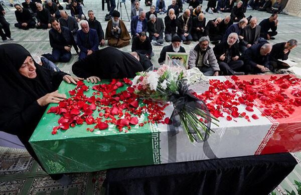 امریکہ اور اسرائیل کے حملوں میں ایران میں بچوں سمیت سینکڑوں ہلاک، خطے میں جنگ کی لہر