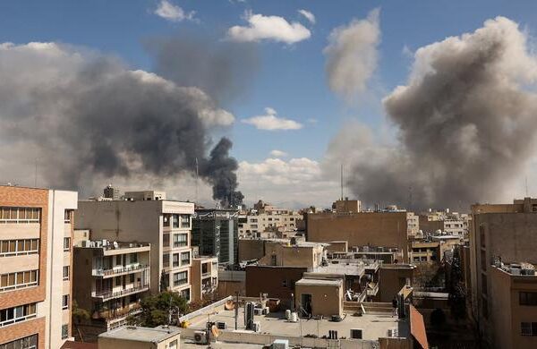 امریکہ اور اسرائیل کے حملے میں ایران کے شہر شہید، خطے میں جنگ کی لپیٹ وسیع