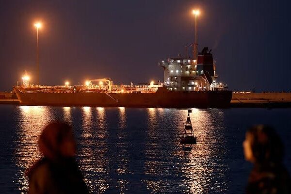 خلیجی تنازعہ نے تیل کی سپلائی لائن کا گلا گھونٹ دیا، عالمی منڈیوں میں ہڑکمپ