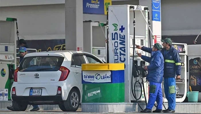 Pakistan Slashes Diesel Price by Rs32 Amid Global Oil Plunge