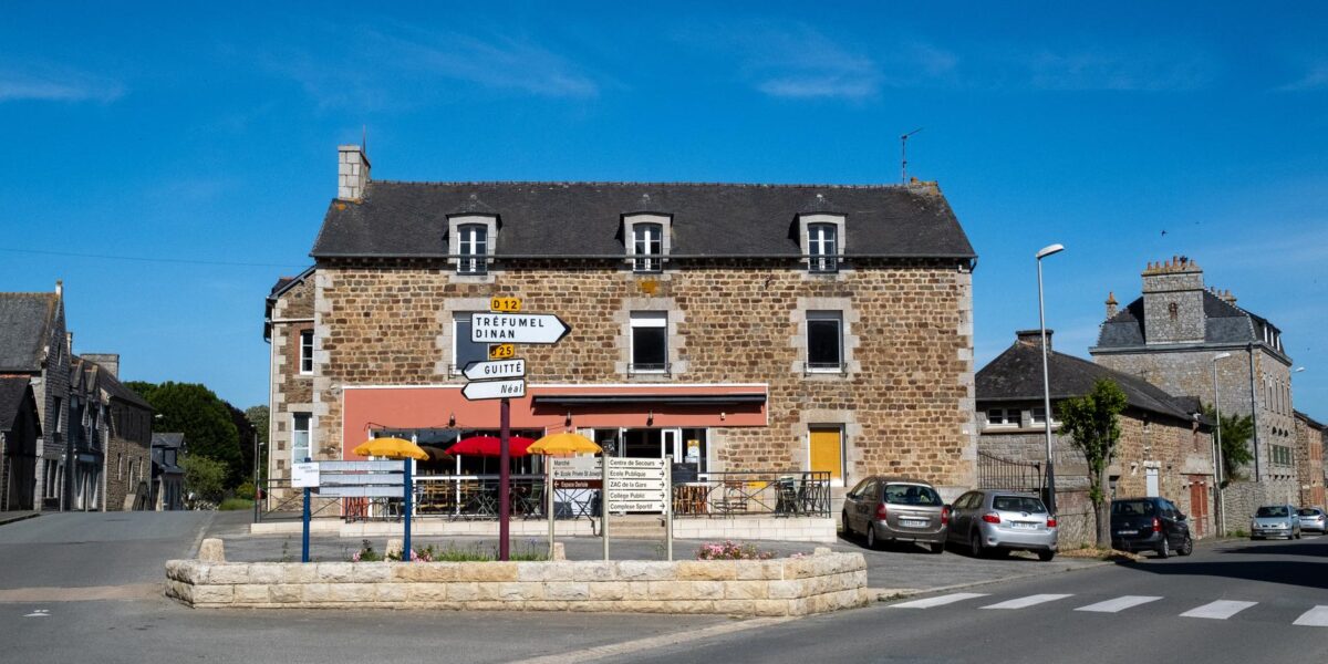 French Mayor Charged After Woman Dies During Forced Hospitalization