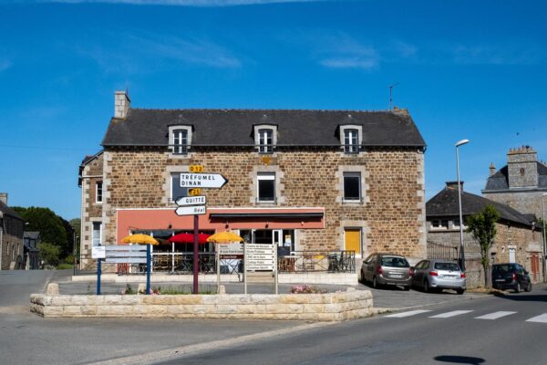 فرانس: ایک خاتون کی اموات پر میئر گرفتار، زبردستی ہسپتال بھیجنے کی کوشش ہلاکت کا سبب