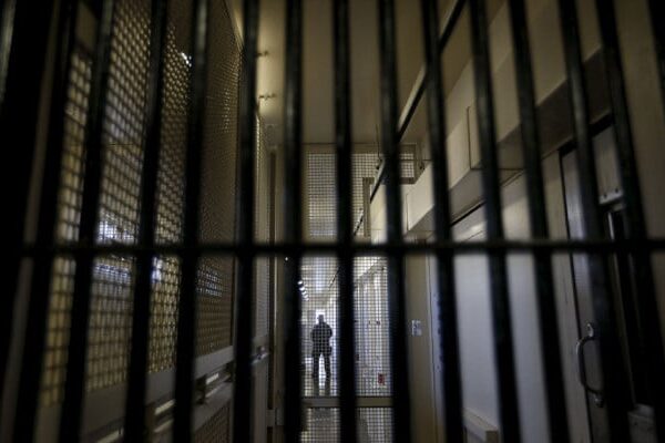 انڈونیشیا میں قرآن پر پاؤں رکھنے کے ویڈیو وائرل ہونے پر دو خواتین گرفتار، پانچ سال قید کا خطرہ