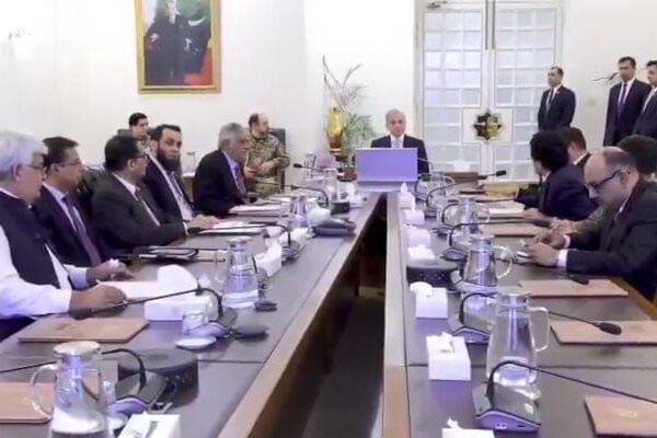 عالمی ایندھن بحران کے درمیان وزیراعظم شہباز شریف نے عوامی ریلیف کے اقدامات جاری رکھنے کا عہد کیا