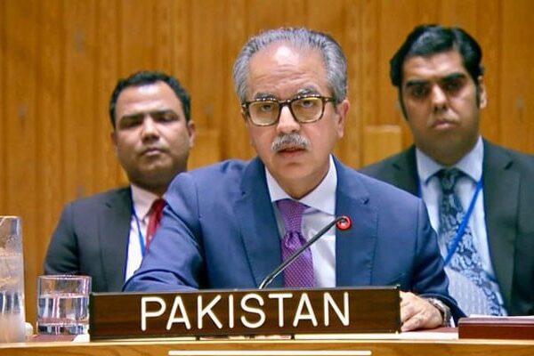 Pakistan Warns Hormuz Crisis Threatens Global Trade Stability