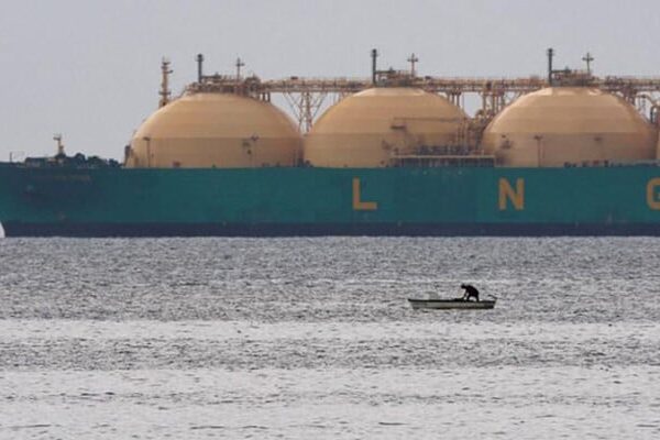 بحران توانائی: پاکستان نے 2023 کے بعد پہلی بار ایل این جی کی اسپاٹ ٹینڈر جاری کردی