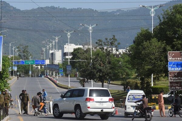 امریکہ اور ایران کے درمیان نئی مذاکراتی کوشش: اسلام آباد نے میزبانی کی تجویز پیش کردی