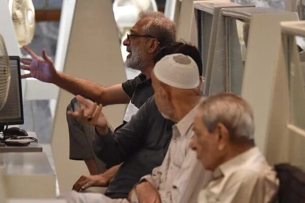 ٹرمپ کے ایران کے خلاف دھمکیوں کے بعد پی ایس ایکس میں شدید گراوٹ، تیل کی قیمتیں آسمان پر