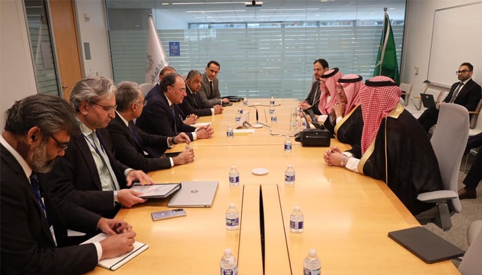 Saudi Arabia Pledges $3bn Aid, Extends $5bn Deposit to Pakistan