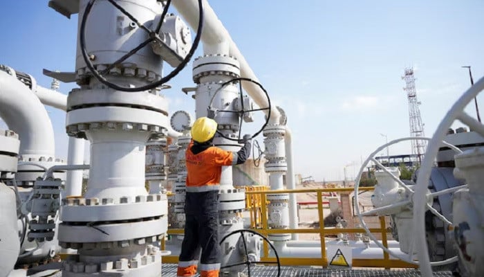 Oil Prices Surge Past $105 as Trump Warns of Striking Iran