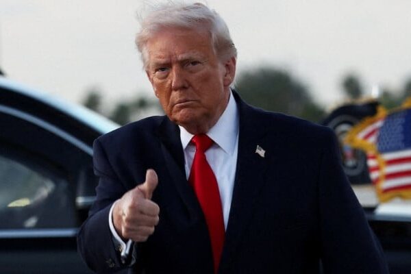 ٹرمپ کا ہارمز آبنائے کے بحری ناکہ بندی کا اعلان، مڈ ٹرم انتخابات تک تیل کی قیمتوں میں کمی کا امکان نہیں