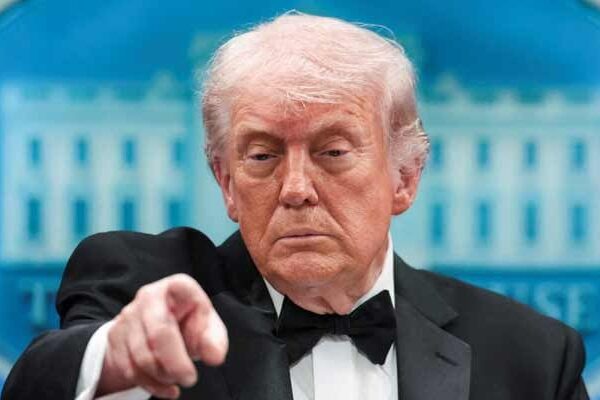 وائٹ ہاؤس کورسپونڈنٹس ڈنر میں فائرنگ: ٹرمپ نشانہ بننے سے بچ گئے، مشتبہ شخص گرفتار