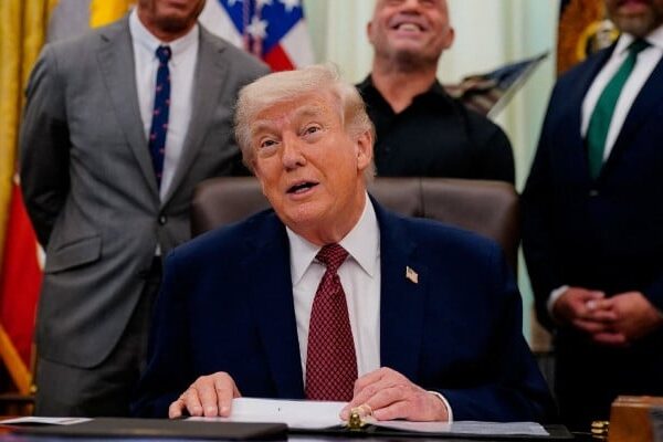 امریکی مذاکراتی ٹیم اسلام آباد پہنچنے والی، ٹرمپ نے ایران کو تباہی کی دھمکی دے دی