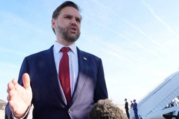 امریکی نائب صدر کا ایران کو کھلا ہاتھ، اسلام آباد مذاکرات میں حساس معاملات زیربحث