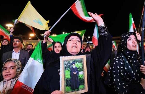 امریکی اور اسرائیلی حملوں کے بعد مشرق وسطیٰ میں جنگ اور سفارتکاری کی ہمزمانی