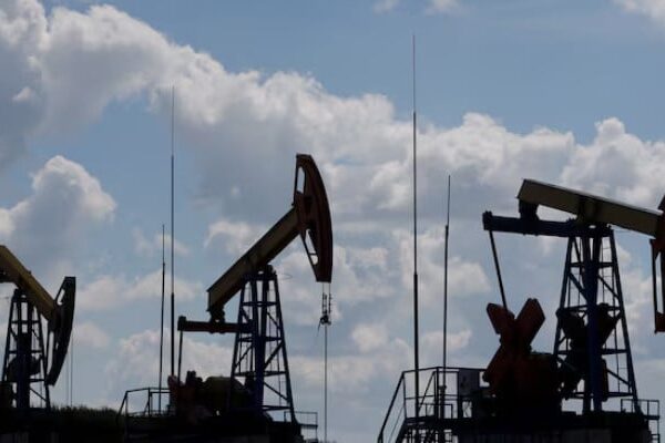 ایران جنگ کے دوران امریکہ نے روسی تیل کی چھوٹ دوبارہ جاری رکھی