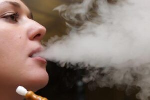 French Tobacco Sales Drop 8.2% in 2025, Youth Vaping Surges