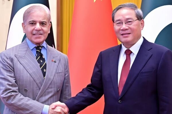 وزیراعظم شہباز شریف کا چین پر زور، مشرق وسطیٰ میں امن کے لیے ’مشترکہ کوششوں‘ کی اپیل
