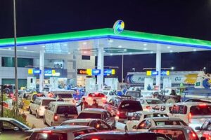 Pakistan Cuts Petrol and Diesel Prices by Rs5