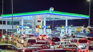 حکومت کا عوام کو رمضان میں بڑا ریلیف، پٹرول اور ڈیزل 5 روپے فی لیٹر سستا