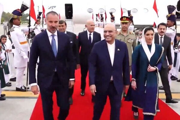 شہزادہ رحیم آغا خان پنجم اسلام آباد پہنچ گئے، صدر زرداری نے استقبال کیا