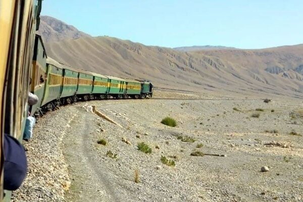 کوئٹہ دھماکے کے بعد ریلوے آپریشن معطل، جعفر ایکسپریس سمیت متعدد ٹرینیں تاخیر کا شکار
