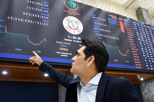 امریکا ایران معاہدے کی امید اور سستے تیل نے پاکستان اسٹاک مارکیٹ کو عروج بخش دیا