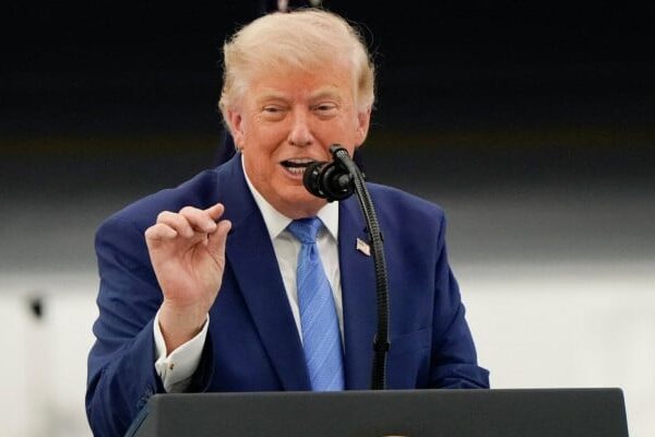 مذاکرات کے درمیان ٹرمپ کی ایران کو دھمکی: ‘بہت سخت’ حملہ کریں گے