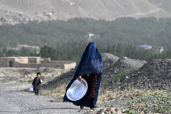 ہرات میں اخلاقی پولیس کا کریک ڈاؤن: برقع نہ پہننے پر خواتین کی گرفتاریوں پر عالمی غم و غصہ