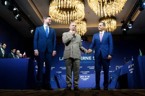 تنگ آبنائے اور ایٹمی ڈیل: سوئٹزرلینڈ میں امریکہ-ایران مذاکرات کا پہلا مرحلہ طے، 60 دن کا روڈ میپ دے دیا گیا