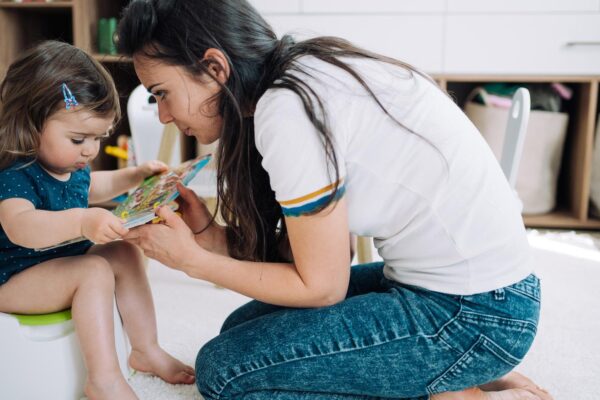 بچوں کو ڈائپر سے پاٹی ٹریننگ کا سفر آسان بنانے والی بہترین کتابیں