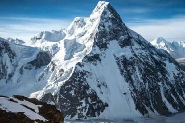 براڈ پیک پر برفانی تودہ گرنے سے 10 کوہ پیما لاپتہ، نِمس دائی بھی شامل