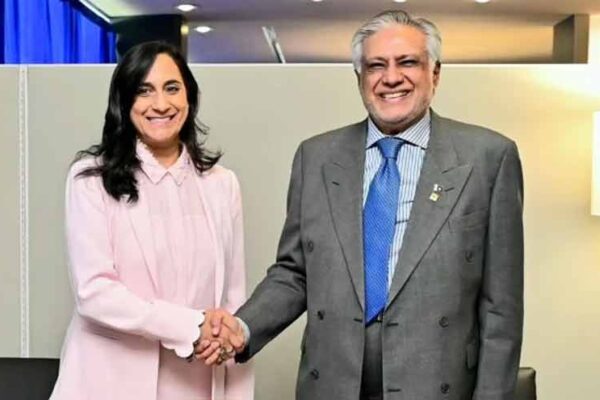 کینیڈا کی وزیر خارجہ انیتا آنند دو دہائیوں بعد اہم مذاکرات کے لیے پاکستان پہنچ گئیں