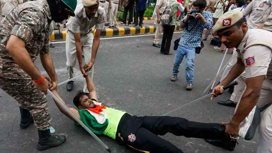 Food Donations Fuel Youth Protests in Indian Capital