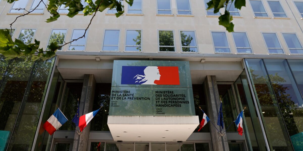 Intruder with Knife Enters French Health Ministry via Unlocked Emergency Door