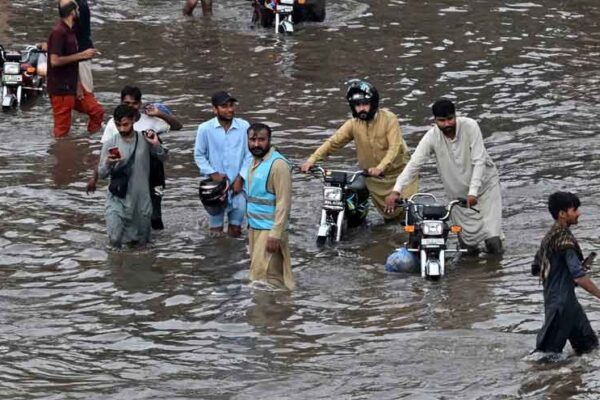 صدر زرداری کی مون سون تیاریوں میں تیزی لانے کی ہدایت، حکام کو الرٹ رہنے کا حکم