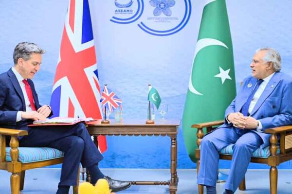 منیلا میں آسیان فورم کے موقع پر پاکستان اور برطانیہ کا تعلقات مضبوط بنانے کا عزم