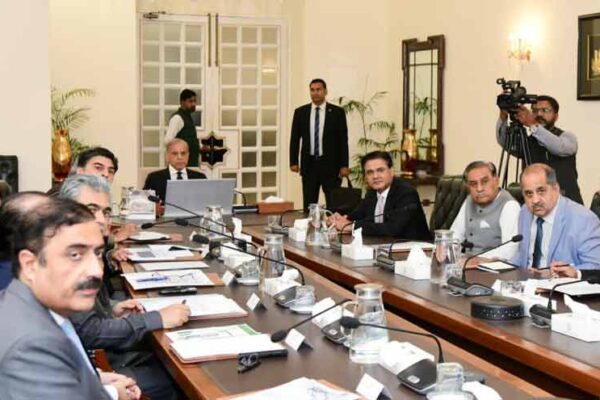 غیر معیاری سرنجوں پر مکمل پابندی کا حکم، وزیراعظم کا ایڈز اور ہیپاٹائٹس سی کی روک تھام کے لیے بڑا ایکشن