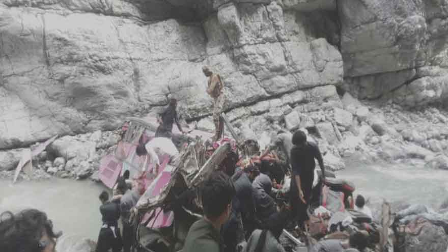 40 Killed as Quetta-Peshawar Bus Plunges into Ravine