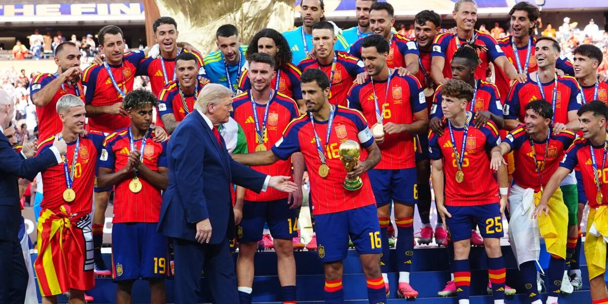Trump Gatecrashes World Cup Photo Amid Boos